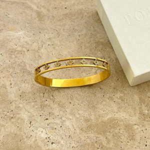 Zirconium Clover Handcuff in 18K Gold Plated